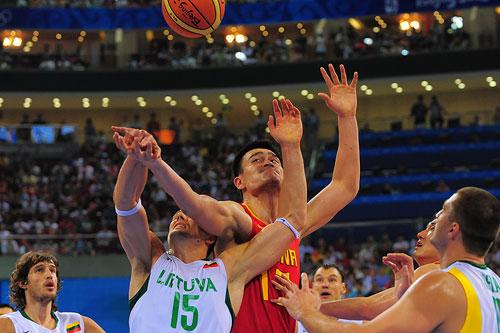中国男篮vs立陶宛新闻